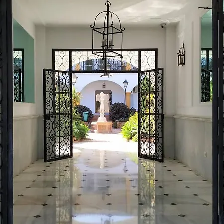 Апартаменты Dona Carlota Gardens, Sea Views, Pool, Restaurant Торремолинос